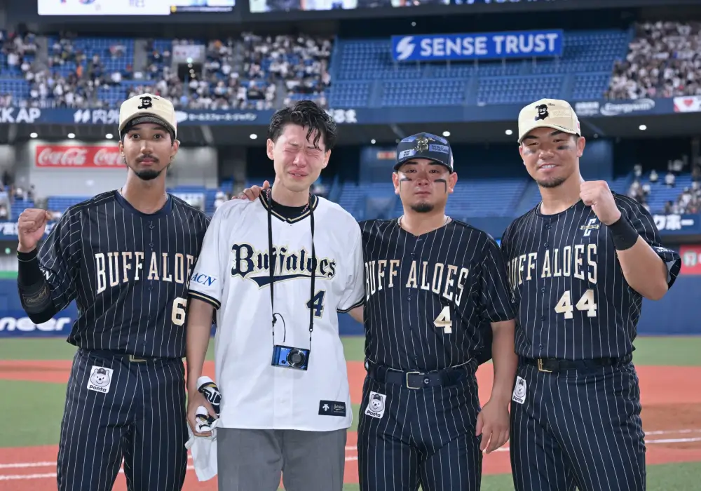 福森さんと選手の集合写真