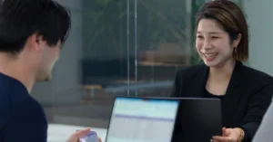 入社わずか1年半で広報戦略部マネージャーに昇進。大阪本社・広報戦略部の伊関加那にインタビュー !